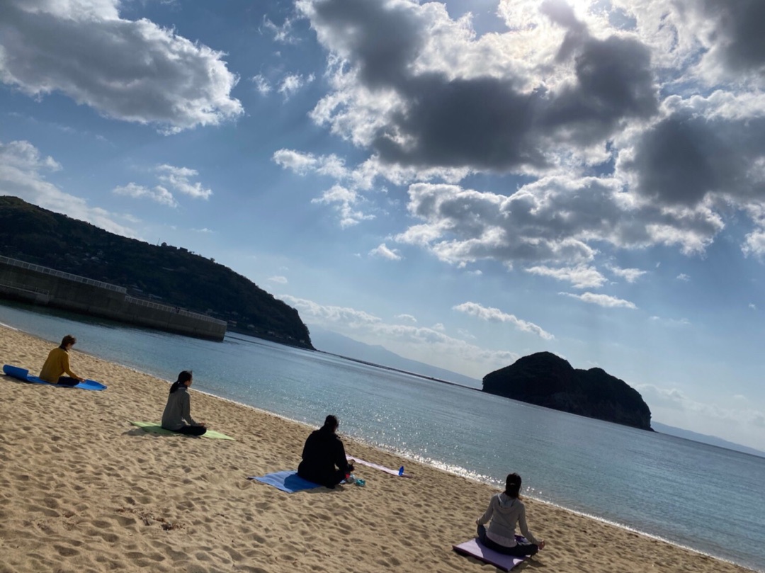 浜ヨガ！海辺でヨガ教室！ハマりました♡ウリスータン今週の予約空き時間も