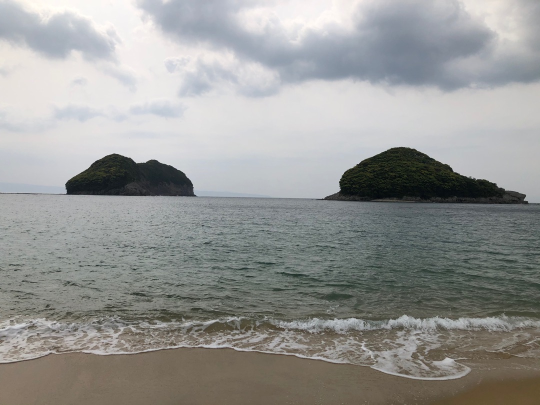 今朝は浜辺で瞑想♡本当は浜ヨガしたかったんですけどね