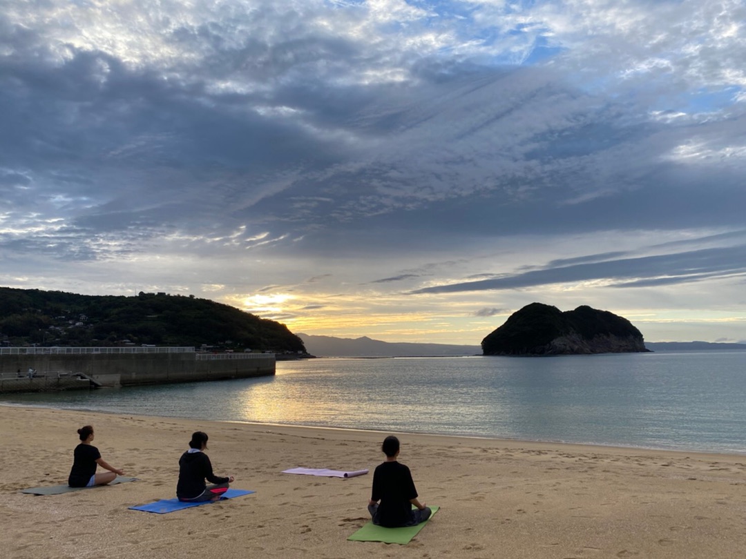 今年は最後かな～　浜ヨガに行ってきました！