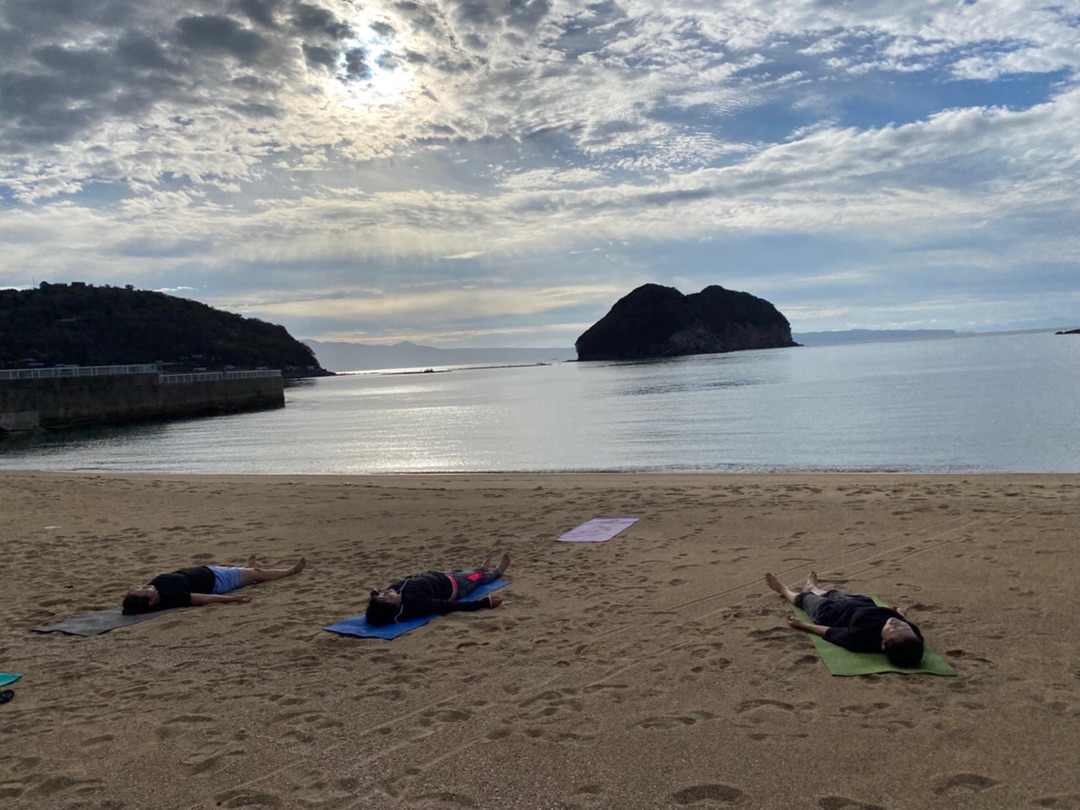 今年は最後かな～　浜ヨガに行ってきました！